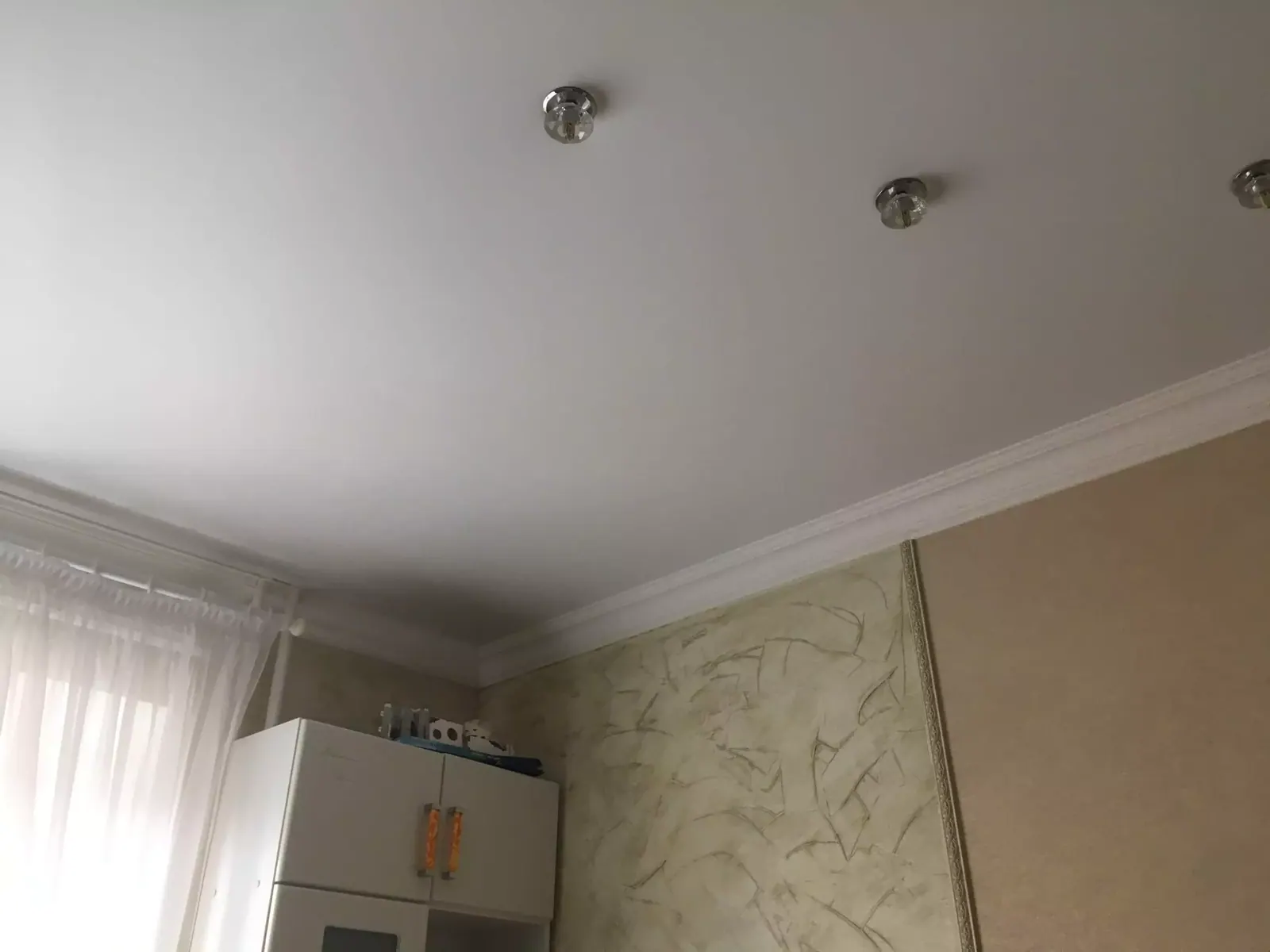 Матовый натяжной потолок в квартиру — Тюмень, Раушана Абдуллина, 2, фото 3